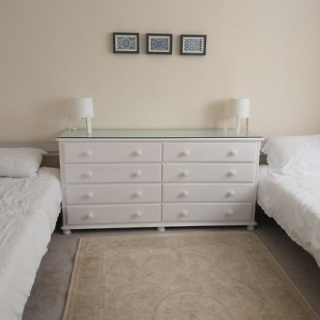 Spacious 2-Bed Apartment In Ритин Экстерьер фото