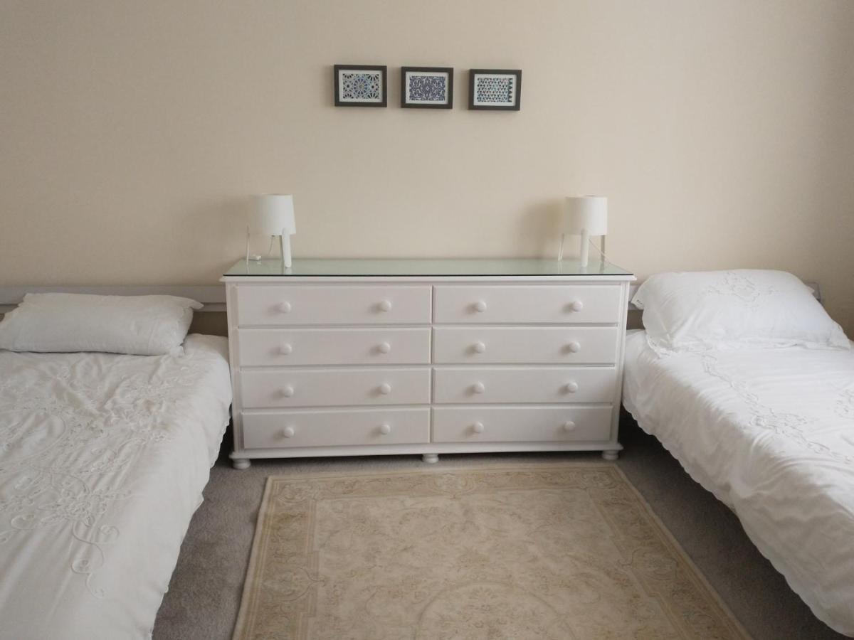 Spacious 2-Bed Apartment In Ритин Экстерьер фото