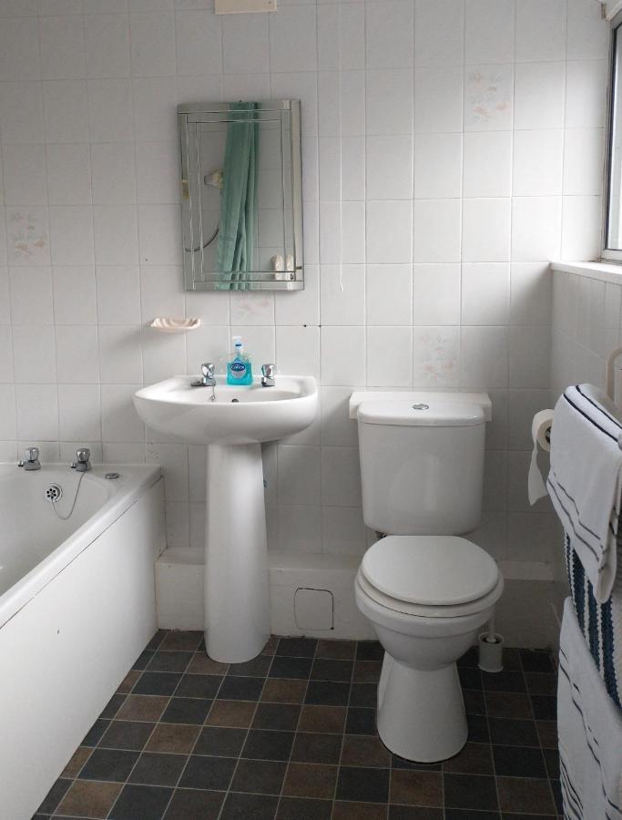 Spacious 2-Bed Apartment In Ритин Экстерьер фото